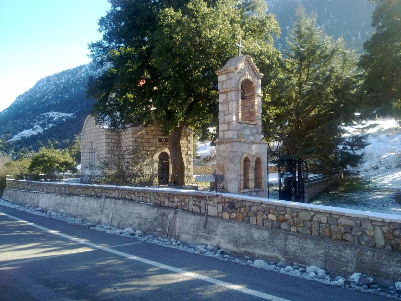 Hani Zemenou Arachova Exterior photo